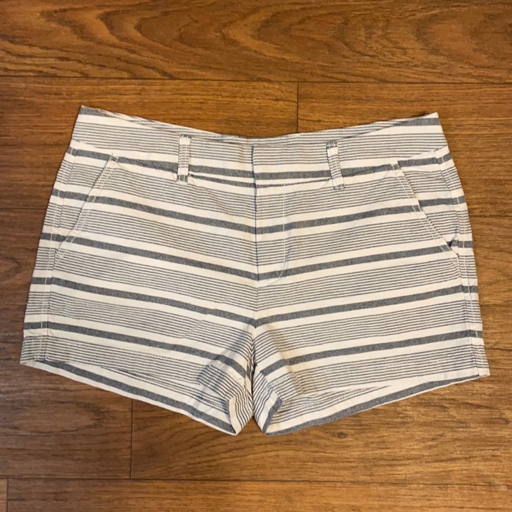 GAP Girlfriend 3 inch Shorts Size 12/31